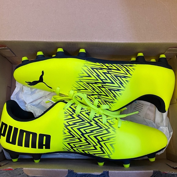 NIB Puma Yellow Juniors 6.5 Cleats - Picture 2 of 9